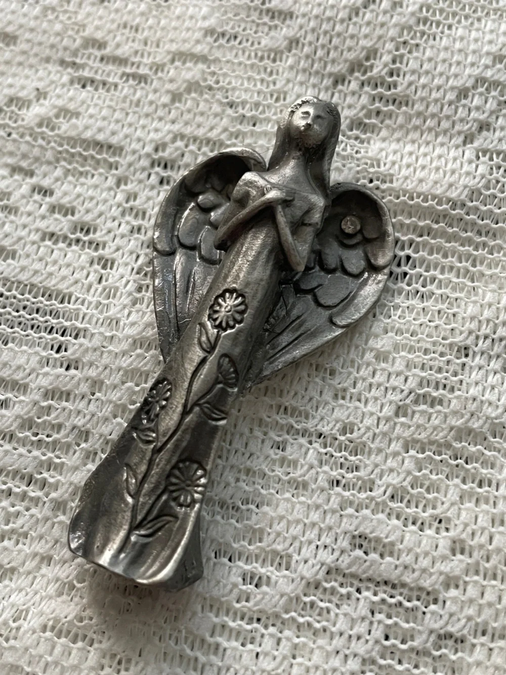 Antique-Style Angel With Gemstone and Flowers